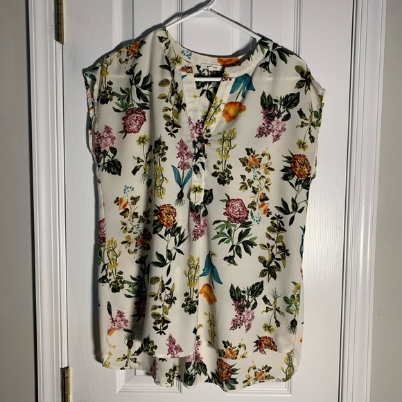 Pleione Tops - PLEIONE Cap Sleeve V-Neck Blouse. Size:Small